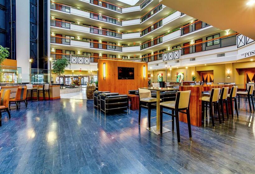 호텔 Embassy Suites Louisville East