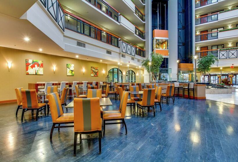 호텔 Embassy Suites Louisville East