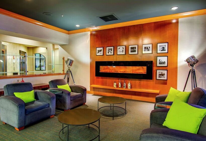 호텔 Embassy Suites Louisville East