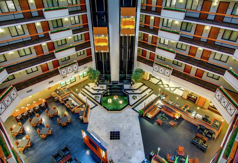 호텔 Embassy Suites Louisville East