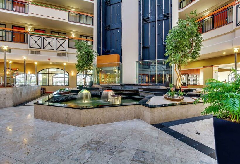 호텔 Embassy Suites Louisville East