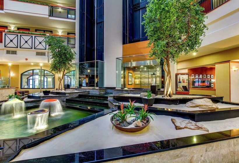 호텔 Embassy Suites Louisville East