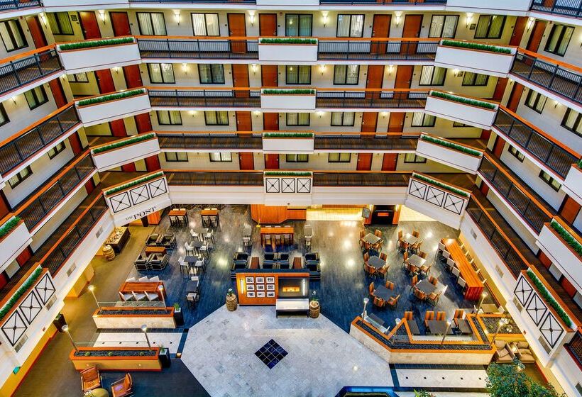 호텔 Embassy Suites Louisville East