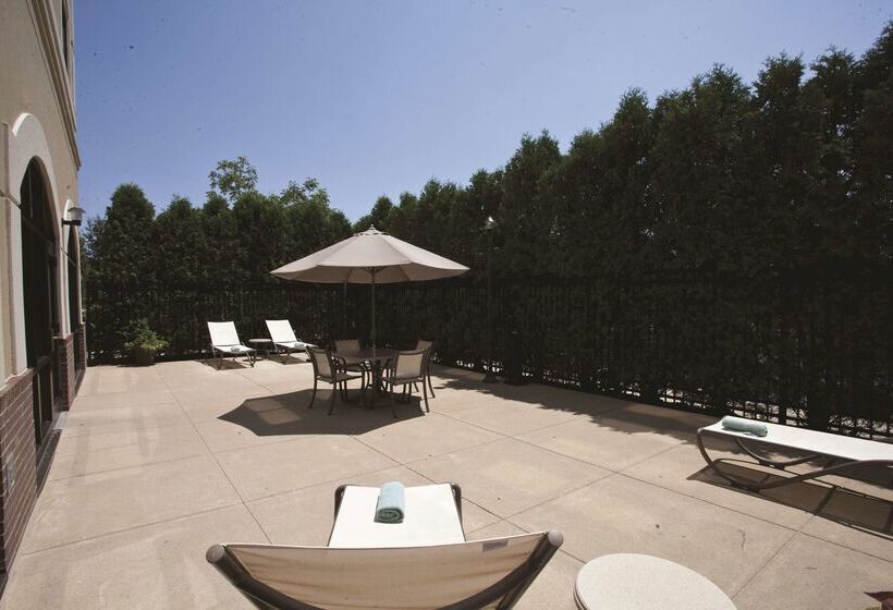 호텔 Embassy Suites Louisville East