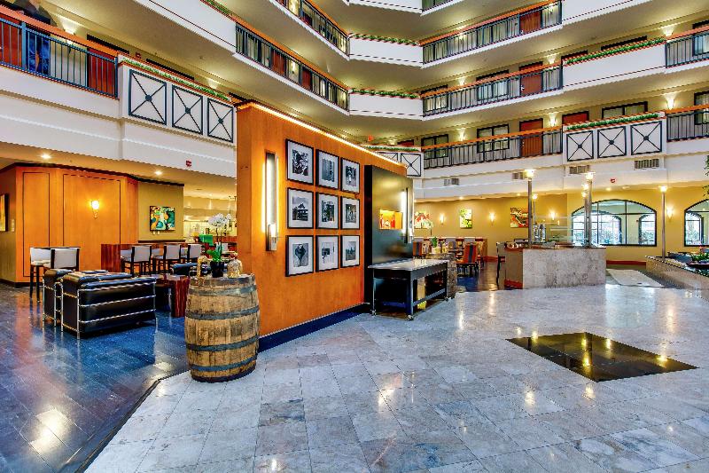 호텔 Embassy Suites Louisville East