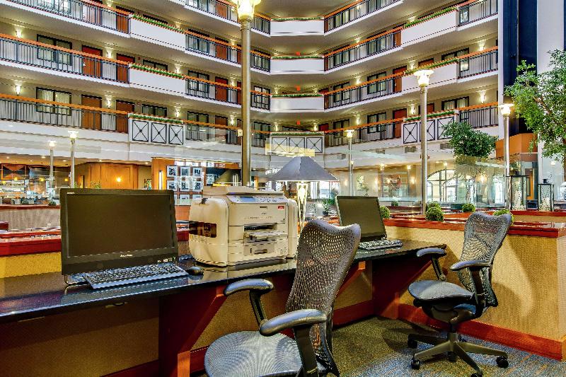 호텔 Embassy Suites Louisville East