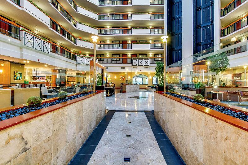 호텔 Embassy Suites Louisville East