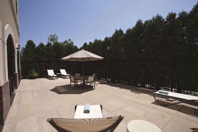 호텔 Embassy Suites Louisville East