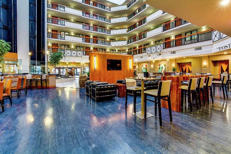 호텔 Embassy Suites Louisville East