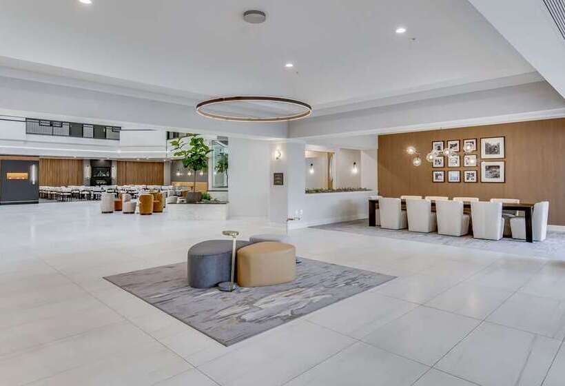 호텔 Embassy Suites Louisville East