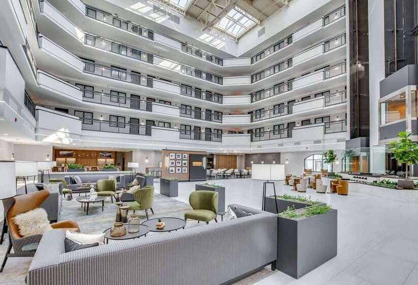 호텔 Embassy Suites Louisville East