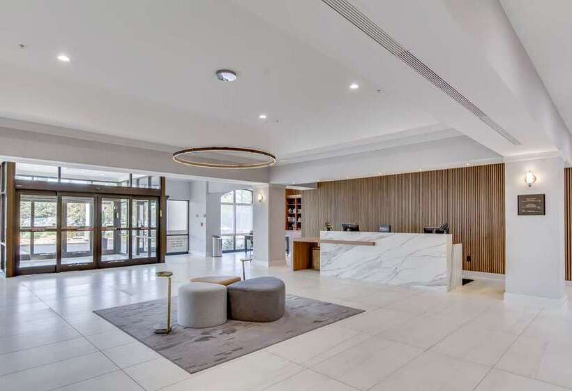 호텔 Embassy Suites Louisville East