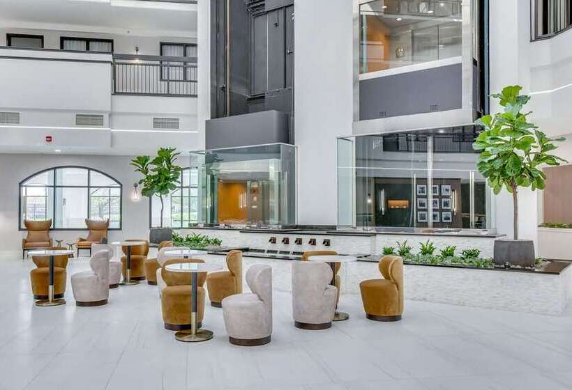 호텔 Embassy Suites Louisville East