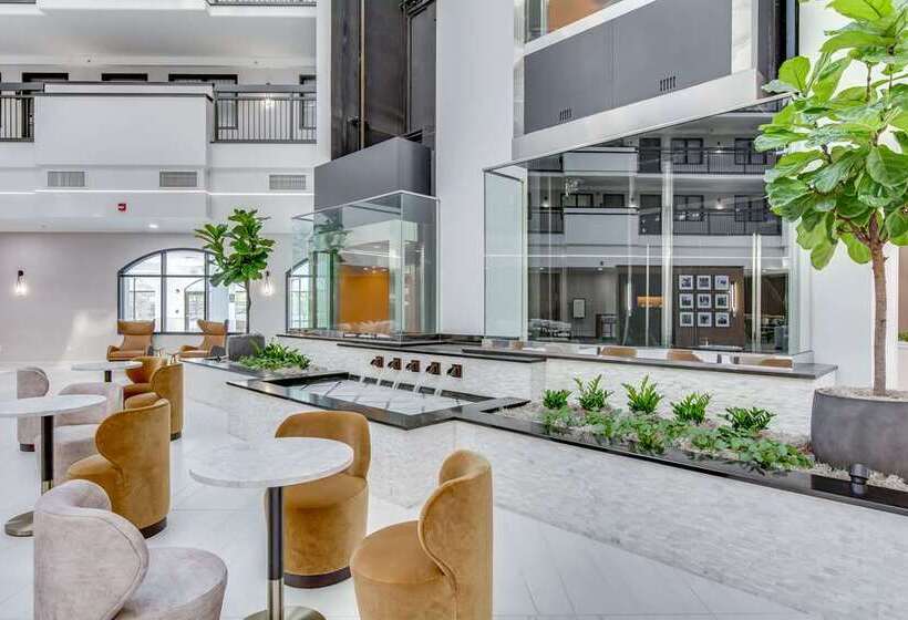 호텔 Embassy Suites Louisville East