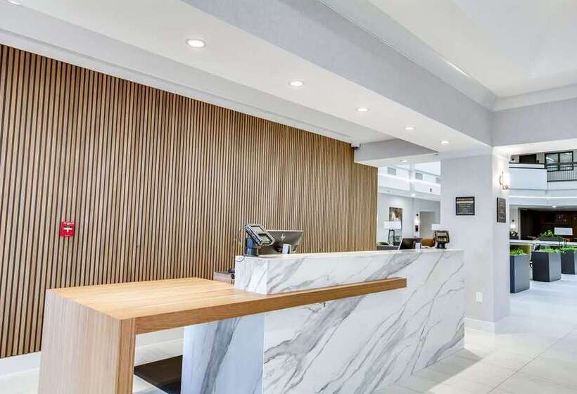 호텔 Embassy Suites Louisville East