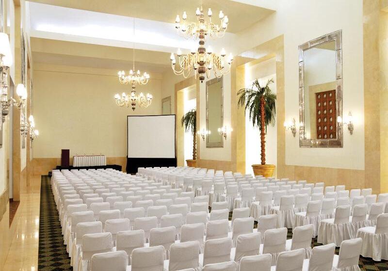 فندق Emporio Acapulco