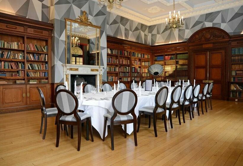 בית מלון כפרי Eynsham Hall