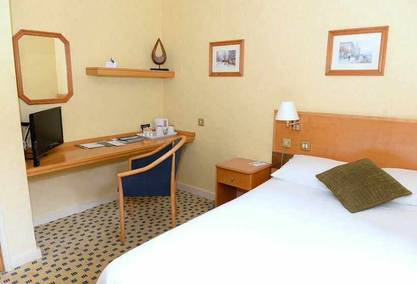 בית מלון כפרי Eynsham Hall