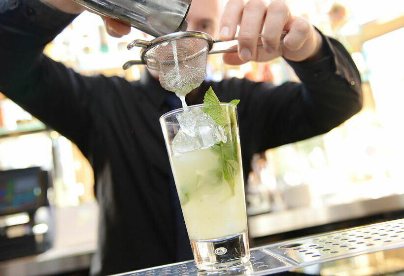 בית מלון כפרי Eynsham Hall