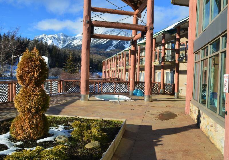 בית מלון כפרי Fernie Stanford Resort