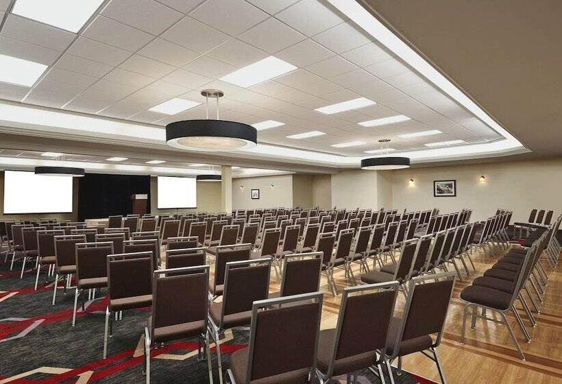 בית מלון כפרי Four Points By Sheraton Edmonton South