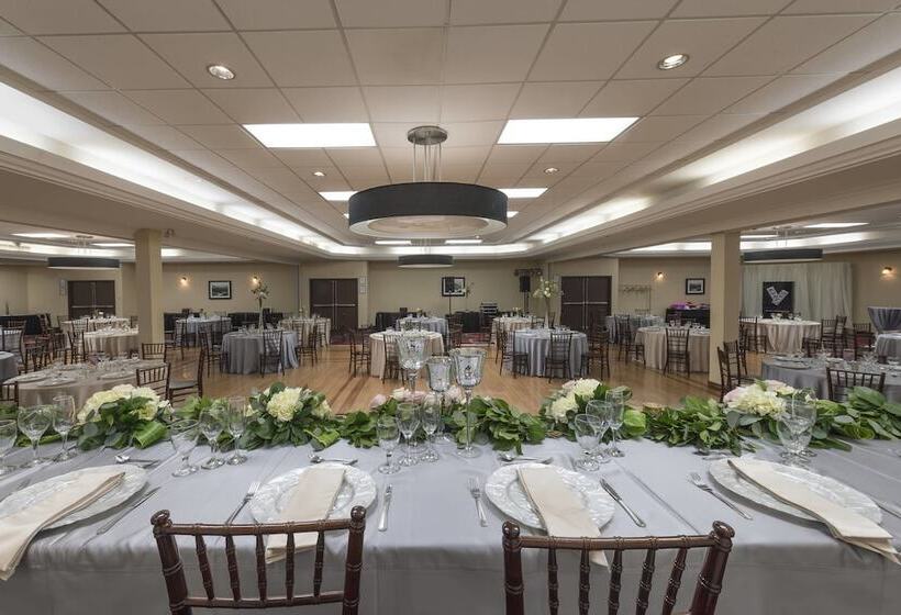 בית מלון כפרי Four Points By Sheraton Edmonton South