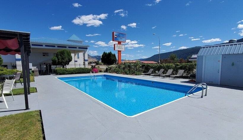 فندق Grand Forks Inn