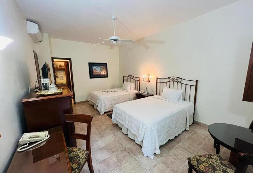 فندق Hacienda Los Laureles