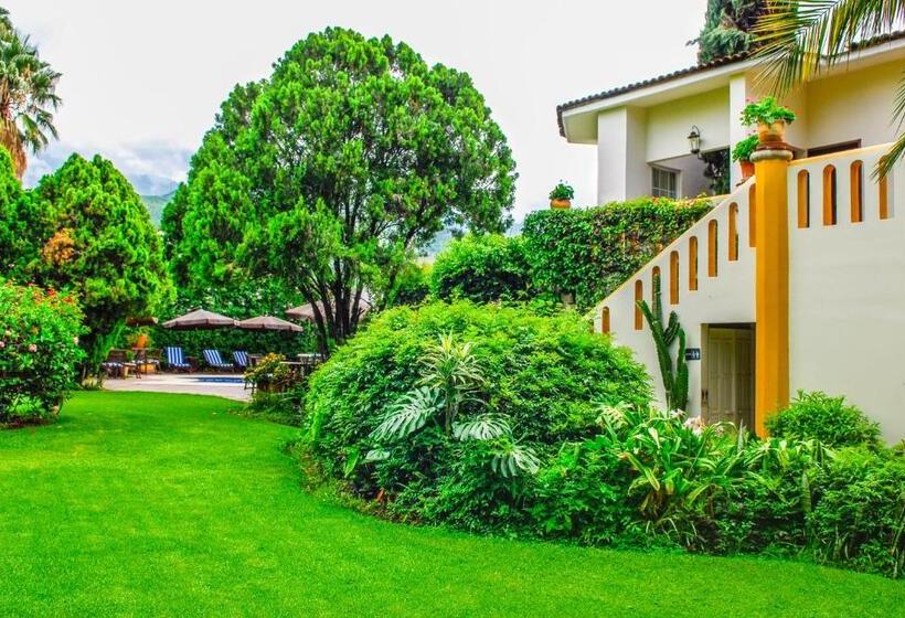 فندق Hacienda Los Laureles