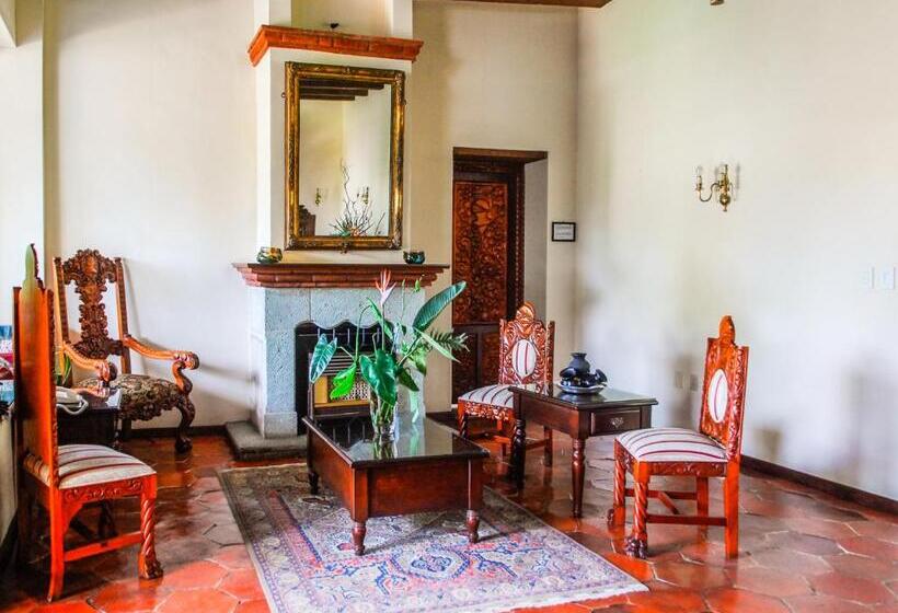 فندق Hacienda Los Laureles