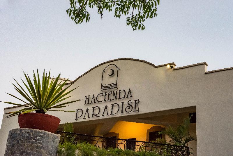 Отель Hacienda Paradise