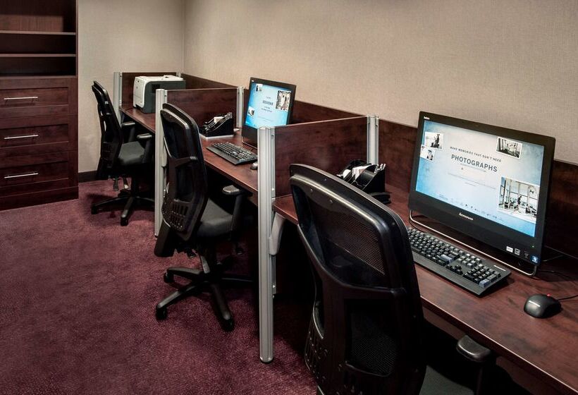 هتل Hampton Inn & Suites Milwaukee Downtown