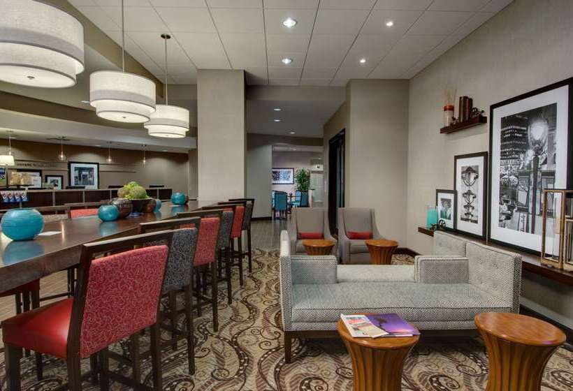 בית מלון כפרי Hampton Inn & Suites Milwaukee Downtown