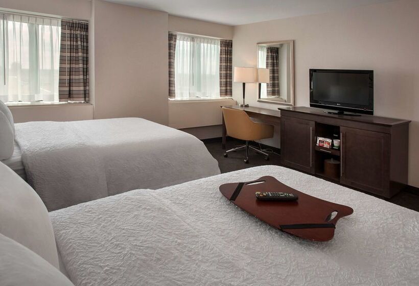 בית מלון כפרי Hampton Inn & Suites Milwaukee Downtown