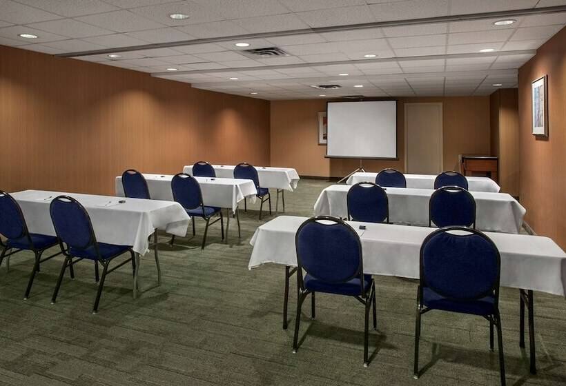 هتل Hampton Inn & Suites Milwaukee Downtown