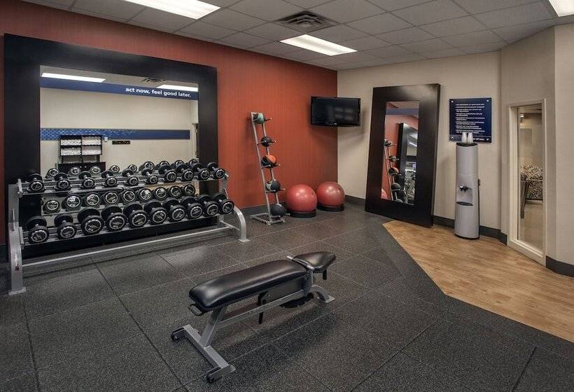 בית מלון כפרי Hampton Inn & Suites Milwaukee Downtown