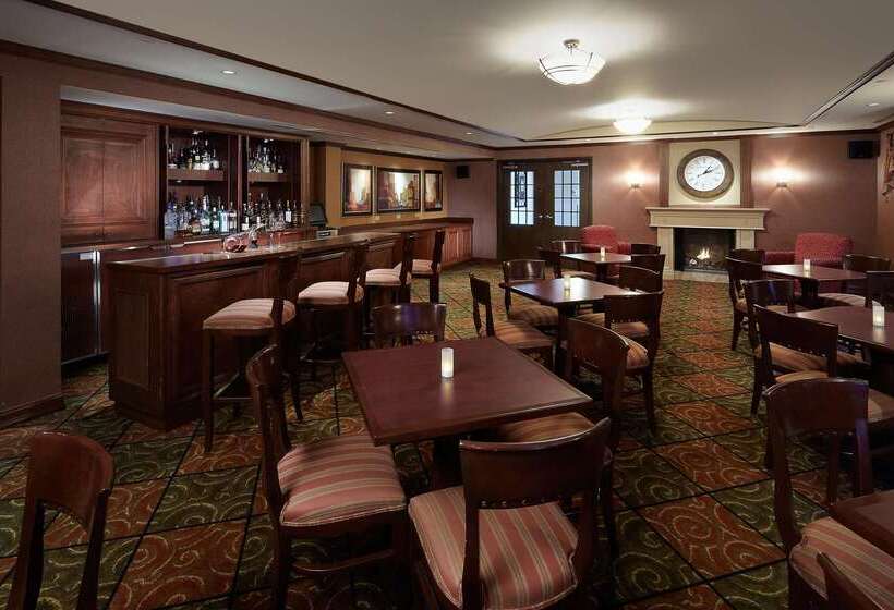 هتل Hampton Inn & Suites By Hilton Montreal Dorval