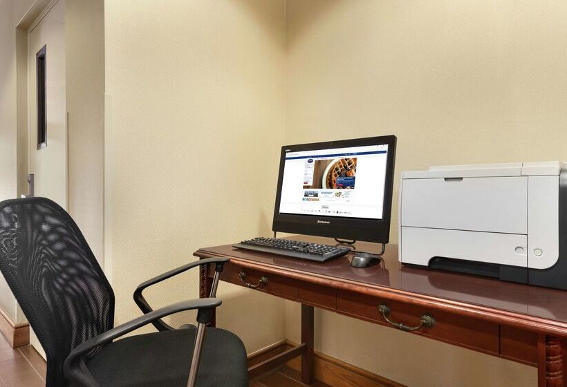 فندق Hampton Inn & Suites Tarpon Springs