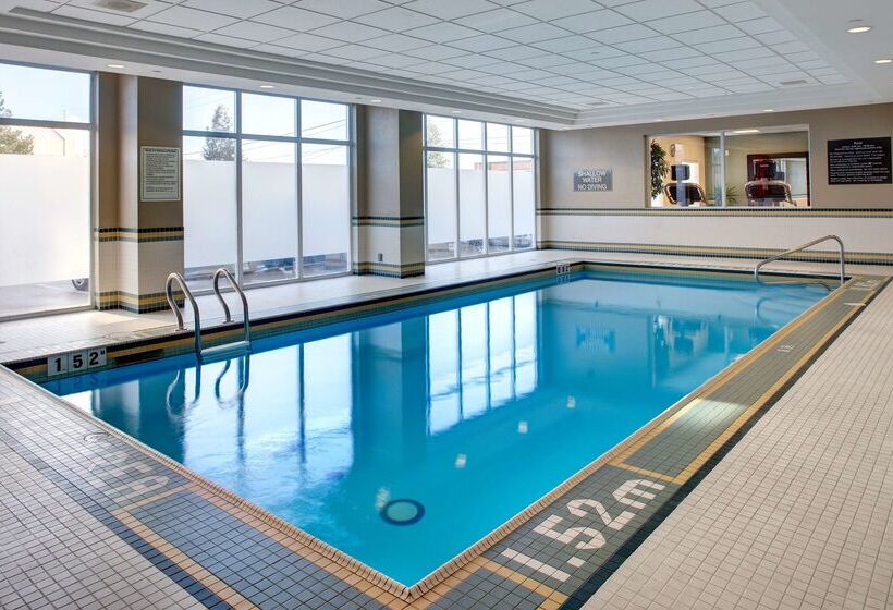 호텔 Hampton Inn & Suites By Hilton Toronto Airport