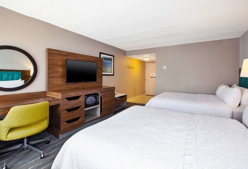 호텔 Hampton Inn College Park