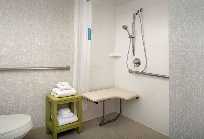 호텔 Hampton Inn College Park