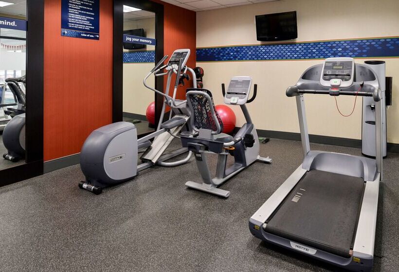 호텔 Hampton Inn College Park