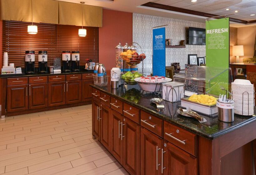 호텔 Hampton Inn College Park