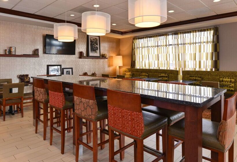 호텔 Hampton Inn College Park