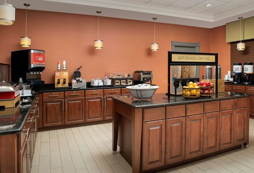 호텔 Hampton Inn College Park