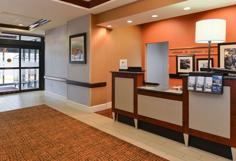 호텔 Hampton Inn College Park