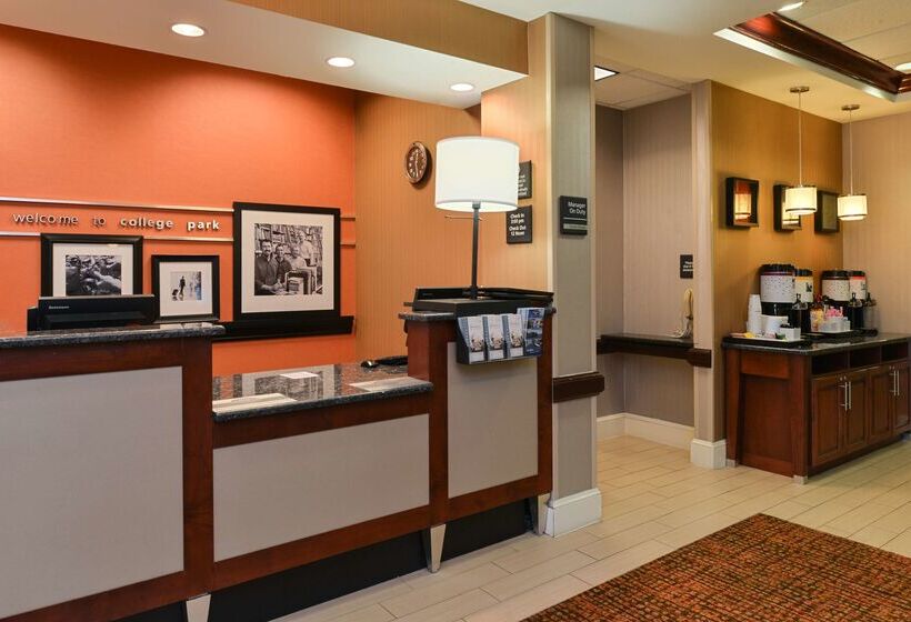 호텔 Hampton Inn College Park