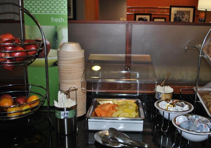 호텔 Hampton Inn College Park