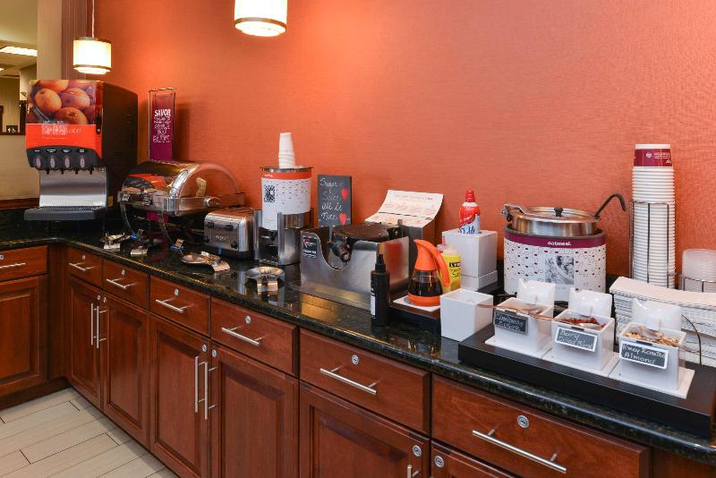 호텔 Hampton Inn College Park