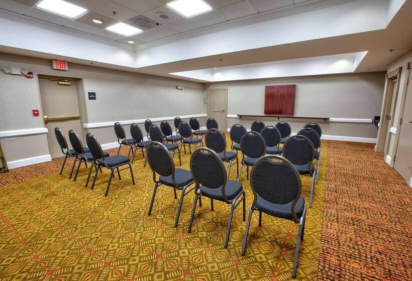 호텔 Hampton Inn College Park